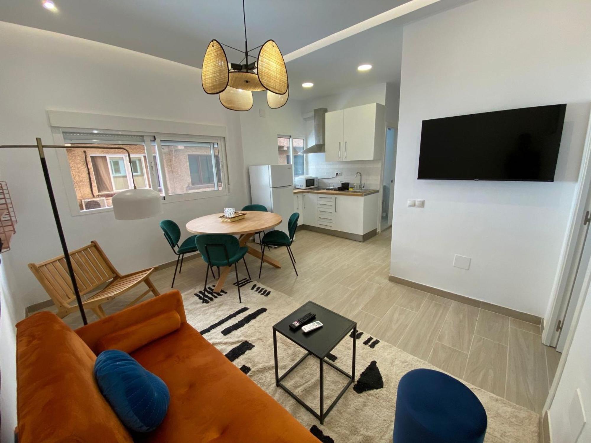 City Center And Beach Renovated Apartment فوينخيرولا المظهر الخارجي الصورة